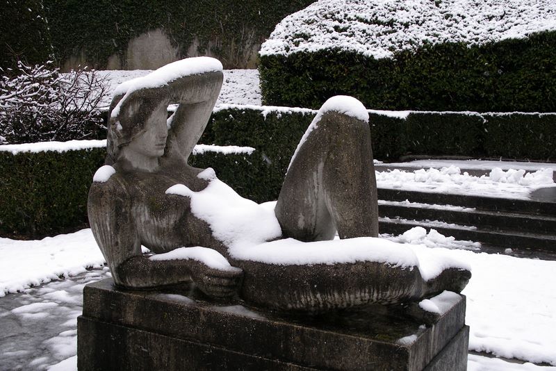 Statue Mon-Repos sous la neige 1
